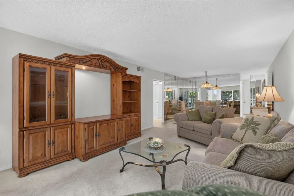 2201 Lucaya Bend #M2 Coconut Creek, FL 33066