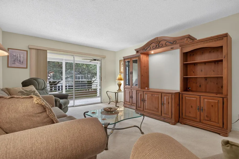 2201 Lucaya Bend #M2 Coconut Creek, FL 33066