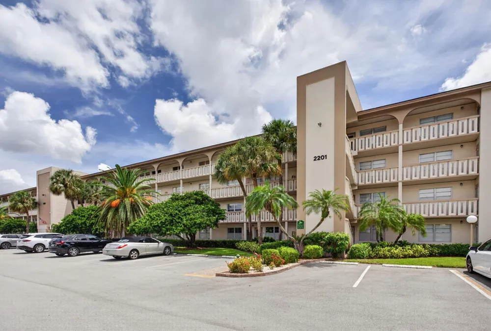 2201 Lucaya Bend #M2 Coconut Creek, FL 33066