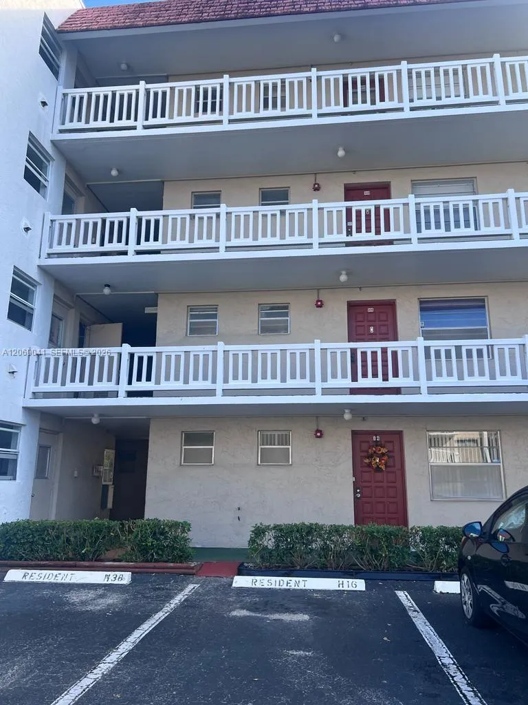3531 Inverrary Dr #306 Lauderhill, FL 33319