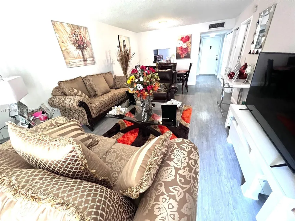 3531 Inverrary Dr #306 Lauderhill, FL 33319