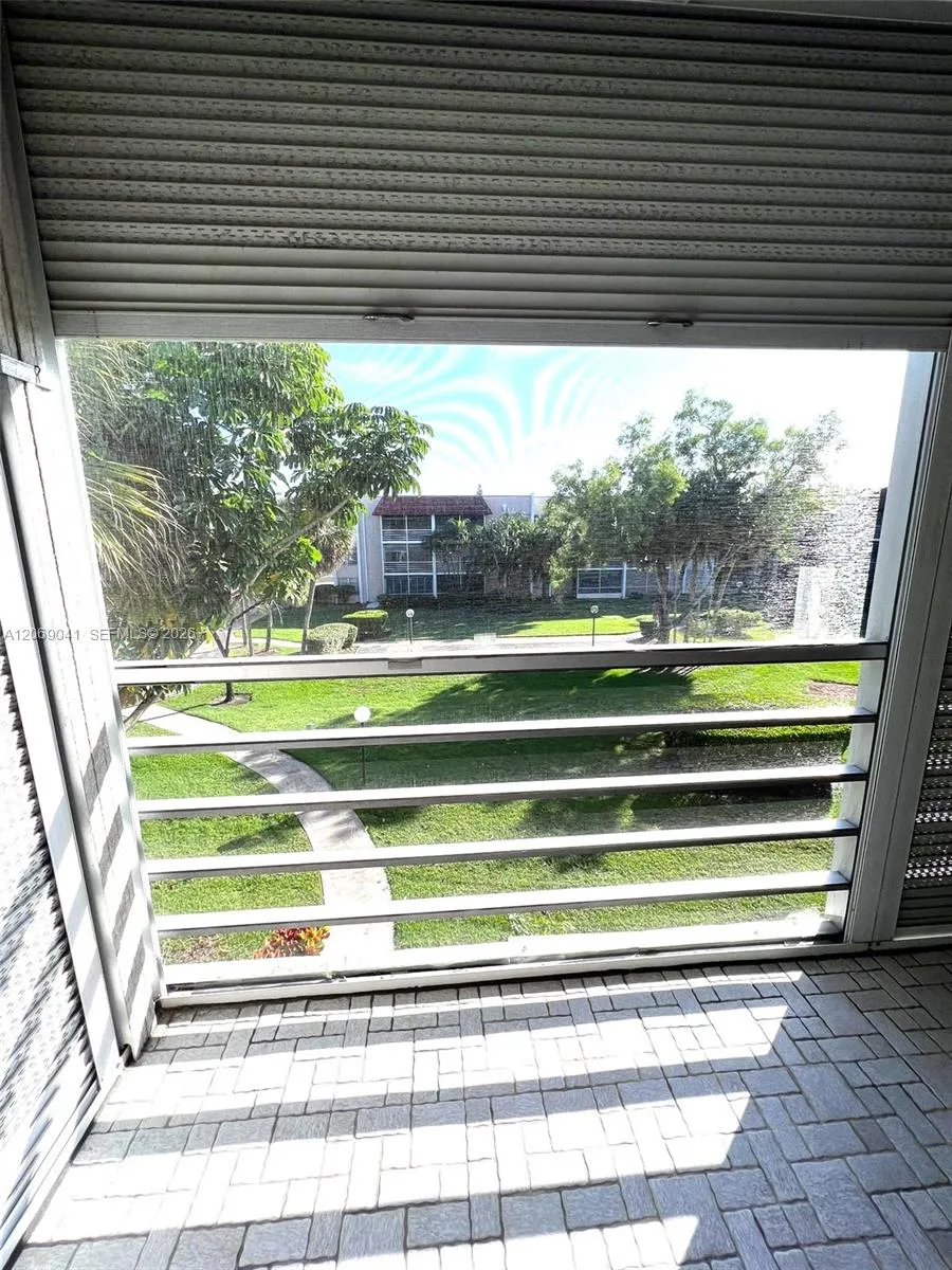 3531 Inverrary Dr #306 Lauderhill, FL 33319