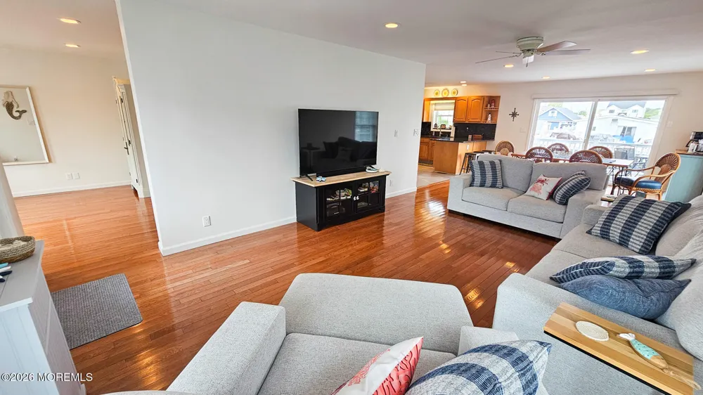 24 Dorothy Drive Manahawkin, NJ 08050