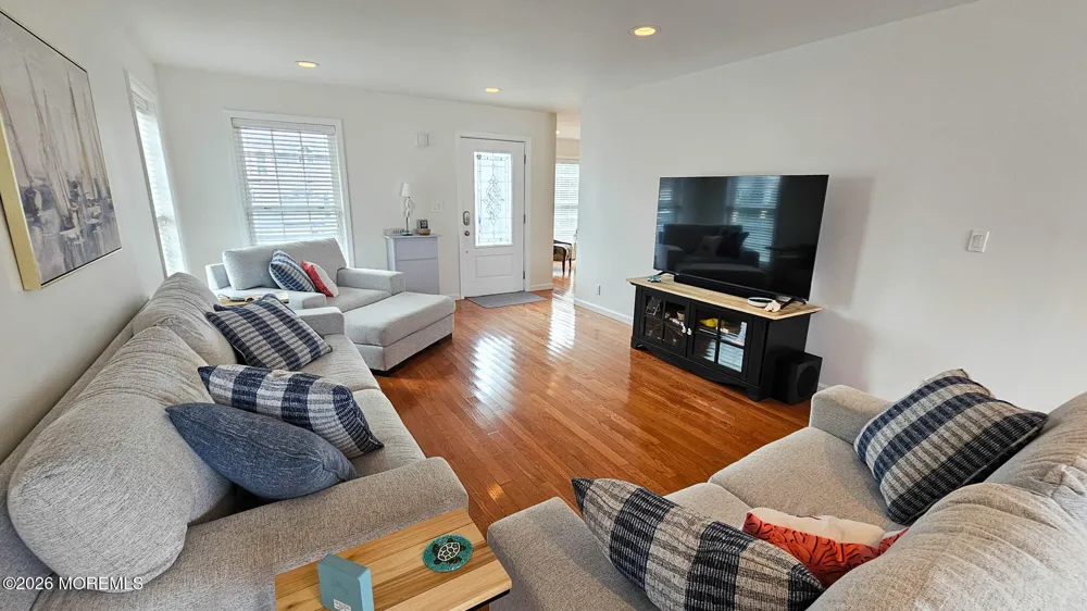 24 Dorothy Drive Manahawkin, NJ 08050