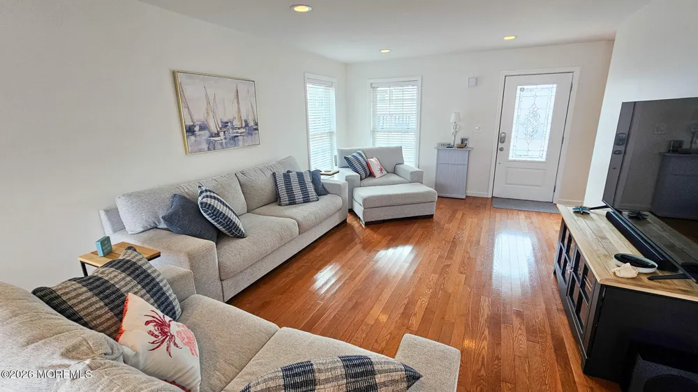 24 Dorothy Drive Manahawkin, NJ 08050