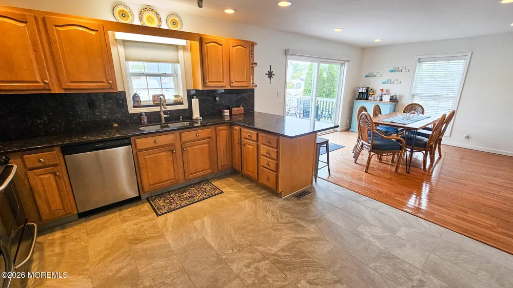 24 Dorothy Drive Manahawkin, NJ 08050