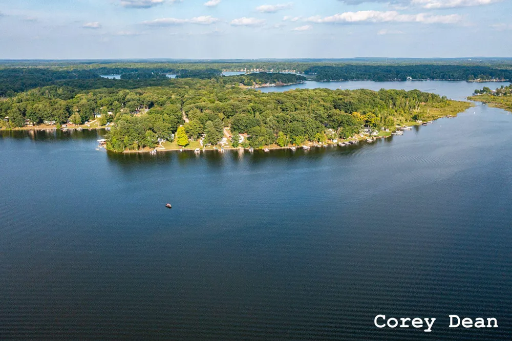 10580 Round Lake Drive Morton Township, MI 49332
