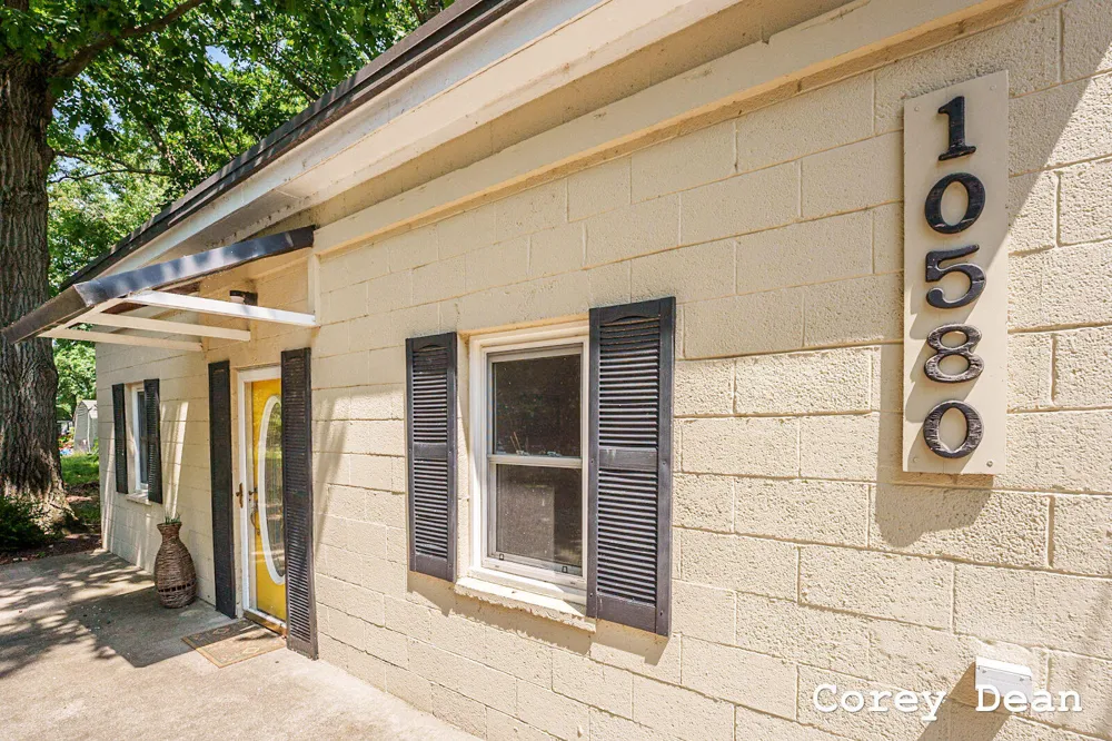 10580 Round Lake Drive Morton Township, MI 49332