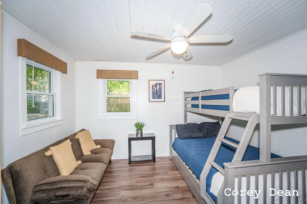 10580 Round Lake Drive Morton Township, MI 49332