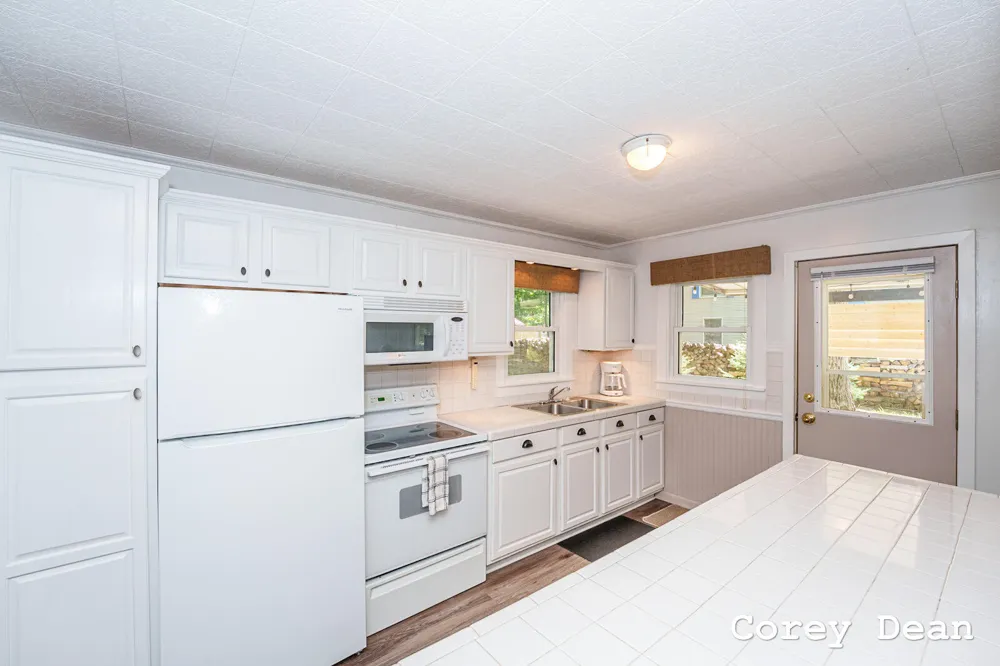 10580 Round Lake Drive Morton Township, MI 49332