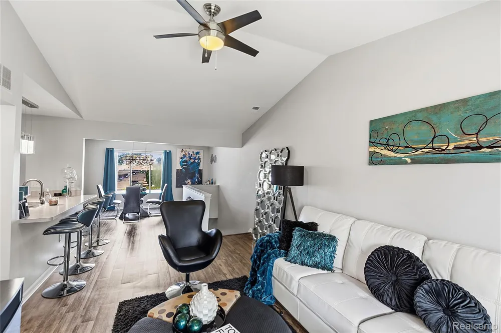 30513 Hidden Pines Lane Roseville City, MI 48066