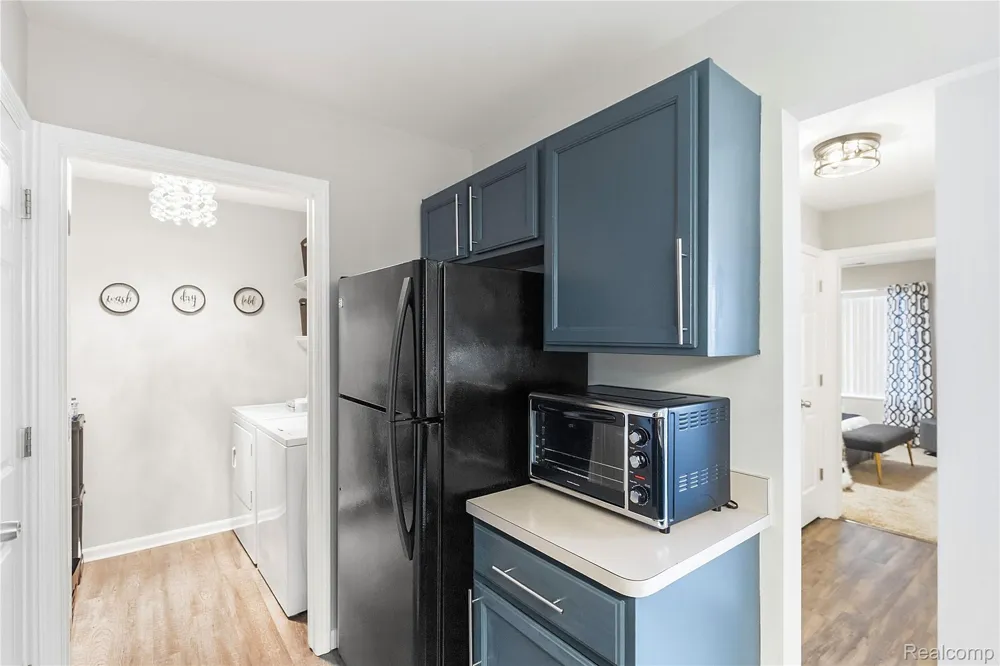 30513 Hidden Pines Lane Roseville City, MI 48066