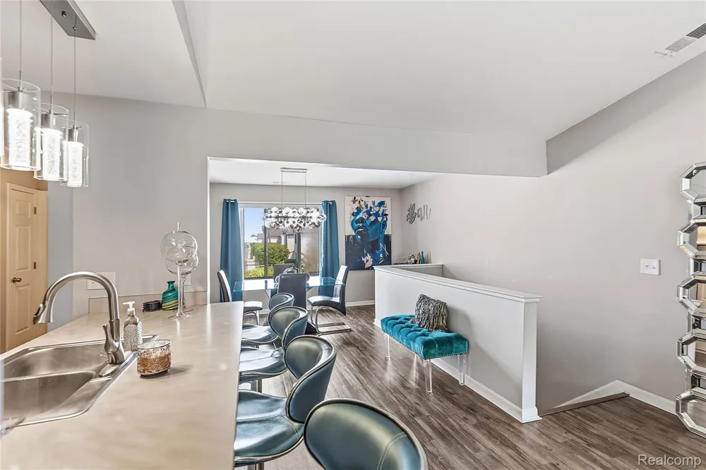30513 Hidden Pines Lane Roseville City, MI 48066