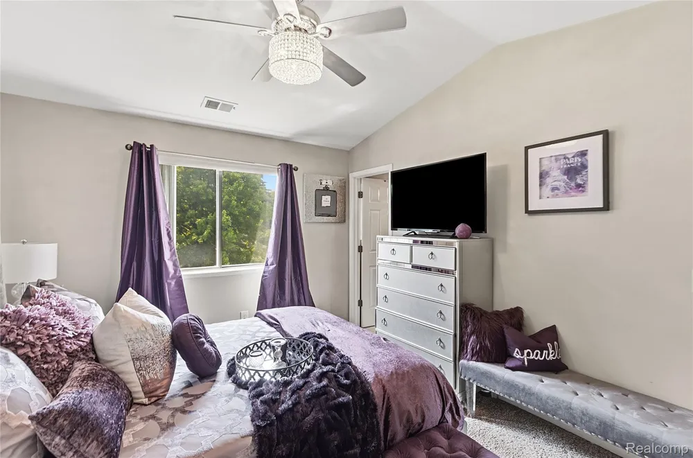30513 Hidden Pines Lane Roseville City, MI 48066