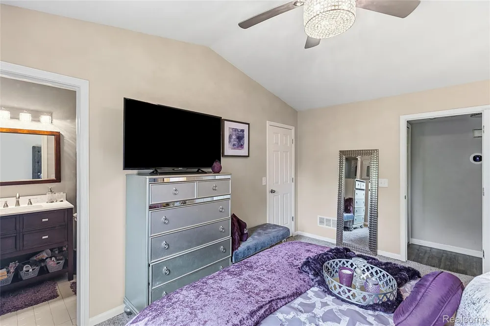 30513 Hidden Pines Lane Roseville City, MI 48066