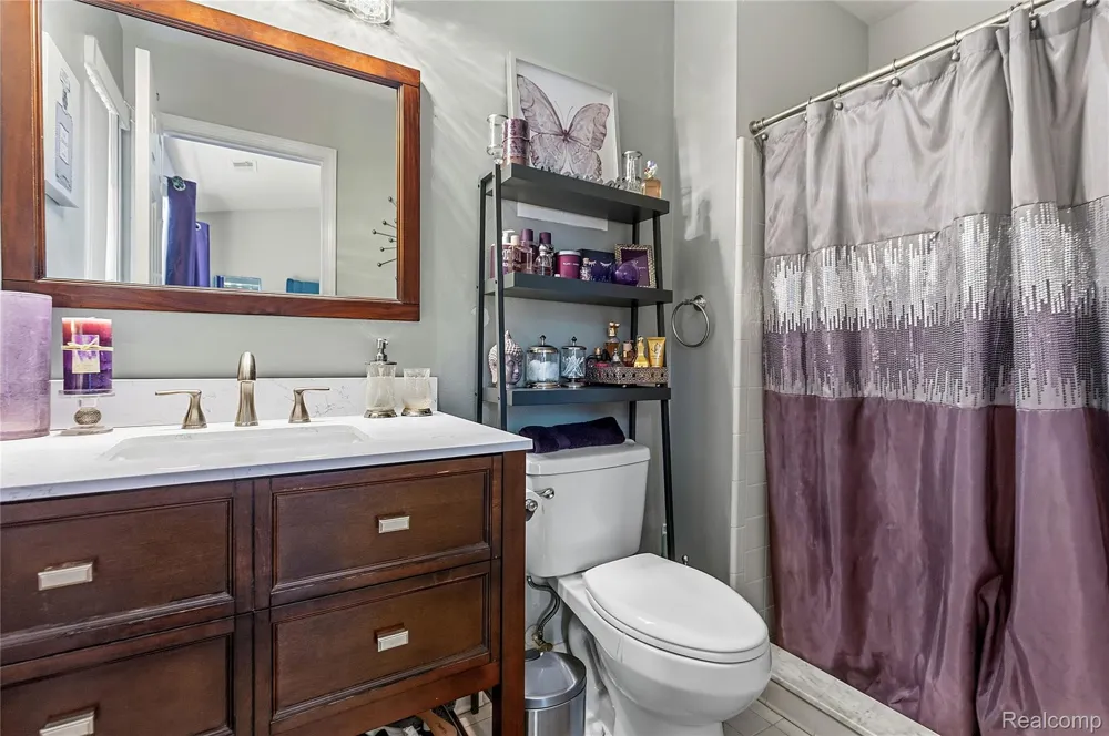 30513 Hidden Pines Lane Roseville City, MI 48066
