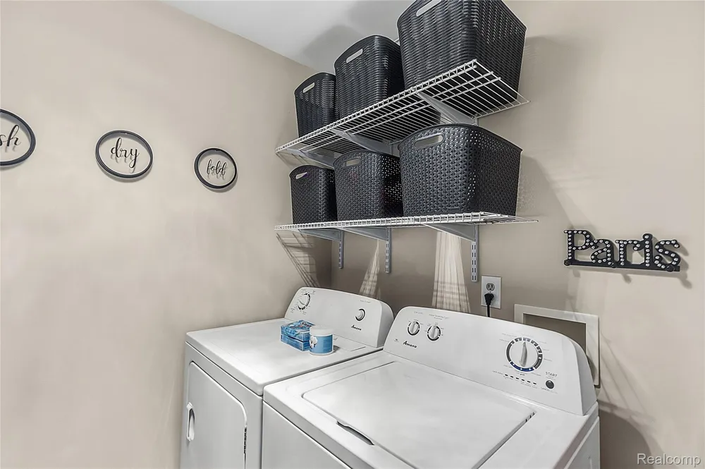 30513 Hidden Pines Lane Roseville City, MI 48066