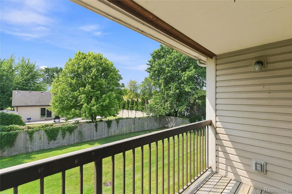 30513 Hidden Pines Lane Roseville City, MI 48066