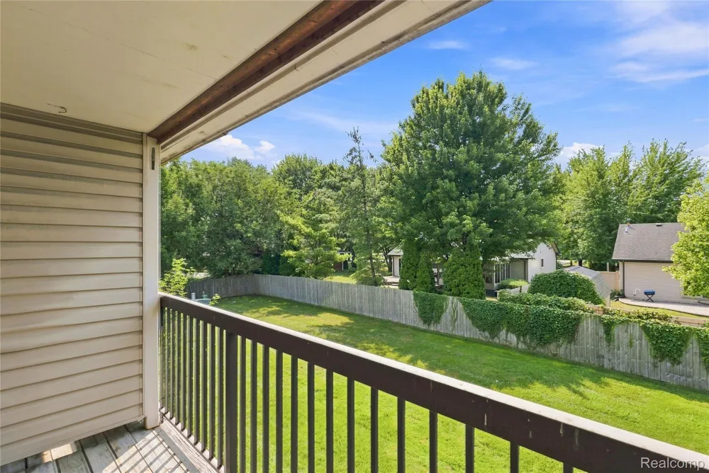 30513 Hidden Pines Lane Roseville City, MI 48066