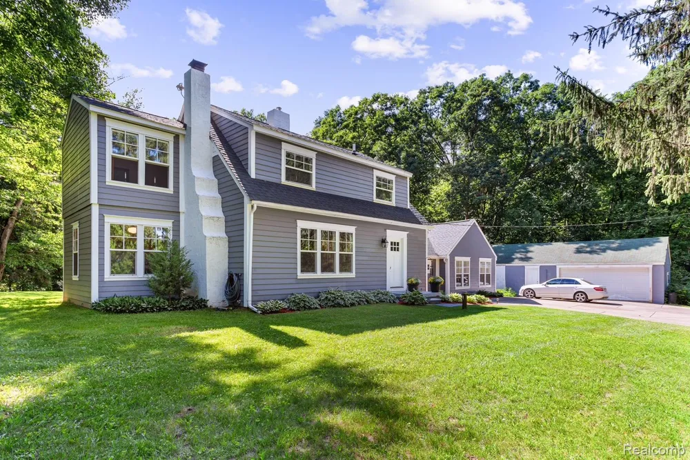 11646 Dixie Highway Holly Township, MI 48442