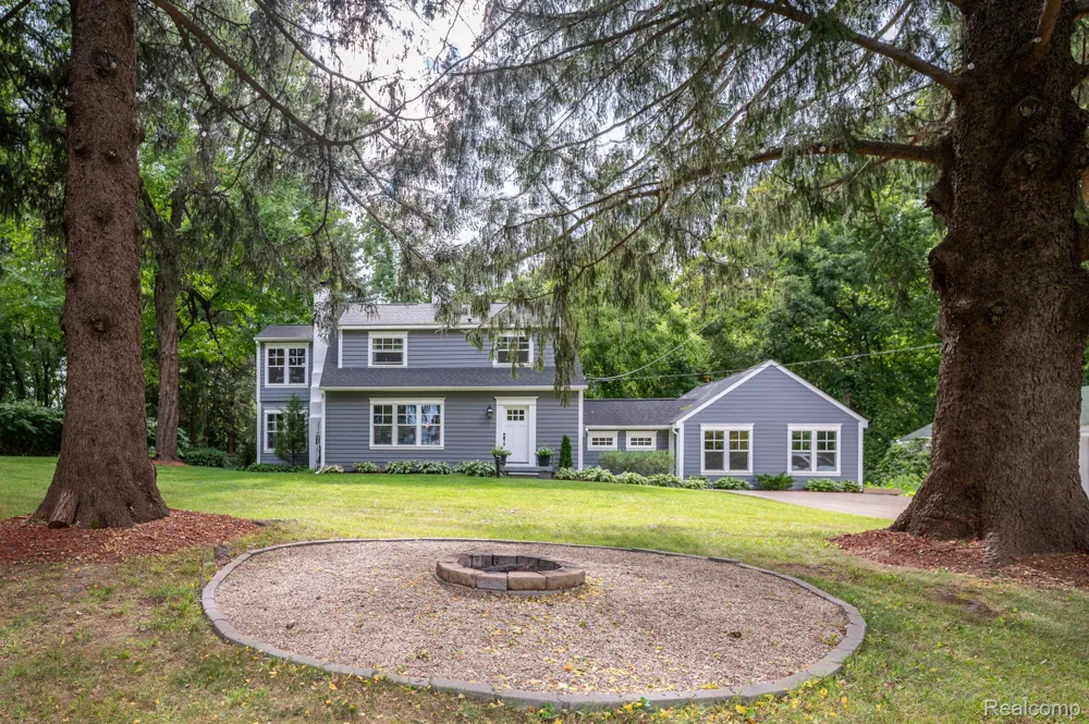 11646 Dixie Highway Holly Township, MI 48442