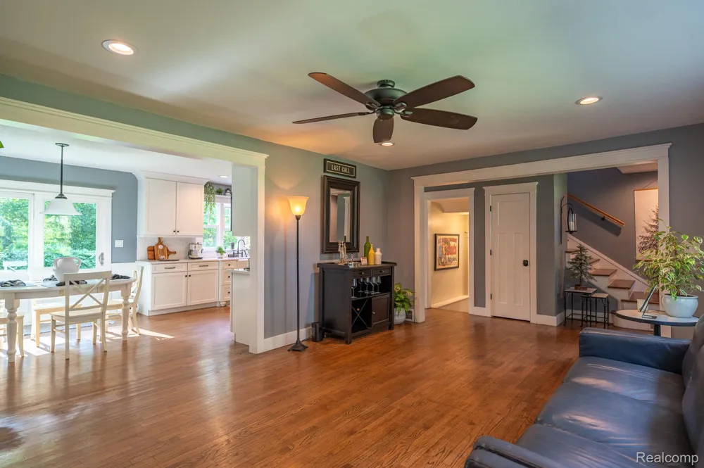 11646 Dixie Highway Holly Township, MI 48442