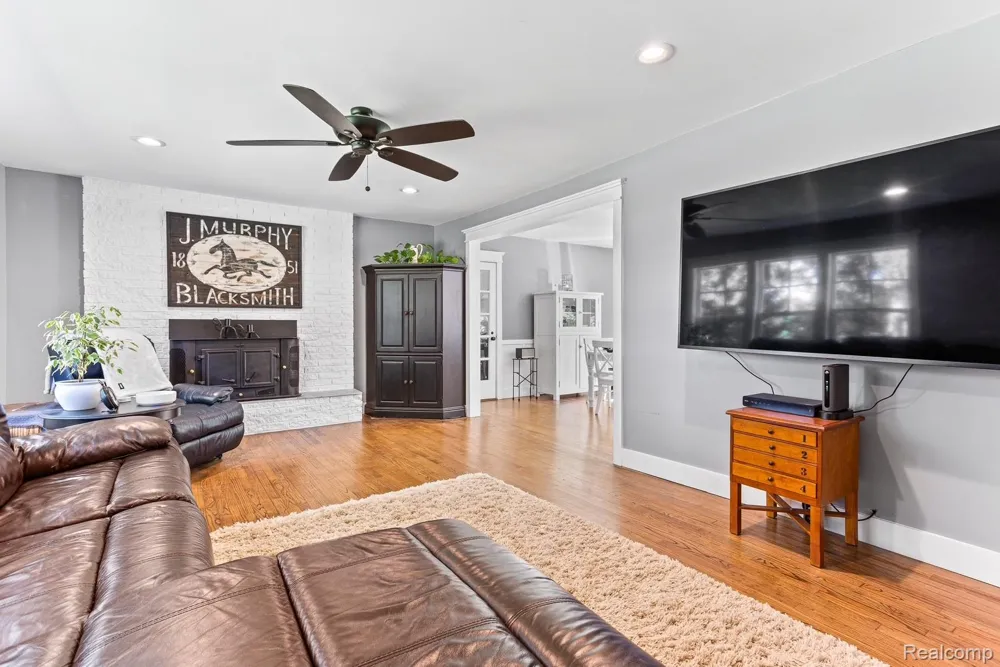 11646 Dixie Highway Holly Township, MI 48442