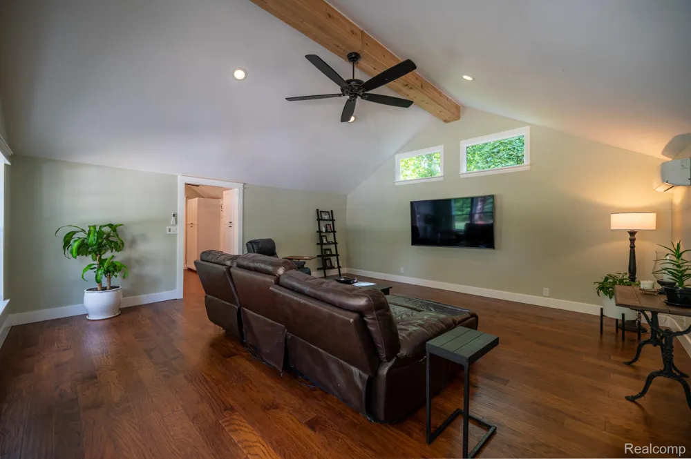 11646 Dixie Highway Holly Township, MI 48442
