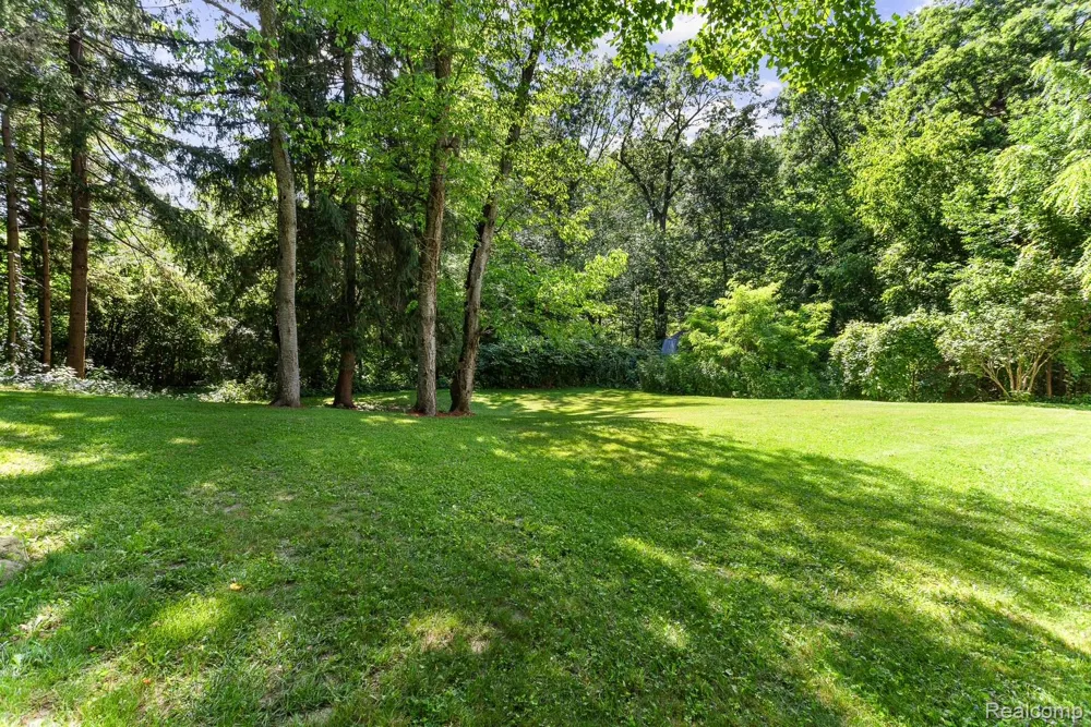 11646 Dixie Highway Holly Township, MI 48442