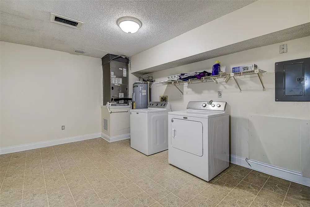 6334 92ND PLACE #2401 Pinellas Park, FL 33782