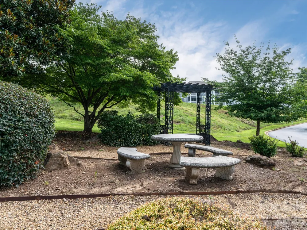 3804 Florham Place Asheville, NC 28806