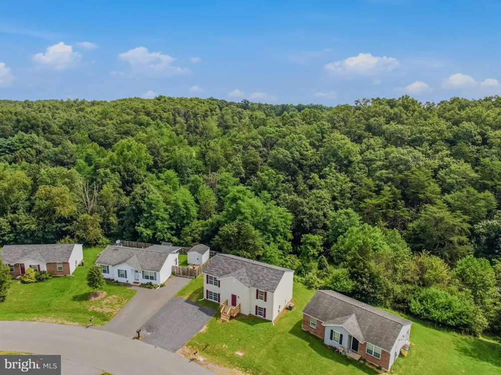 77 EISENHOWER CIRCLE Inwood, WV 25428