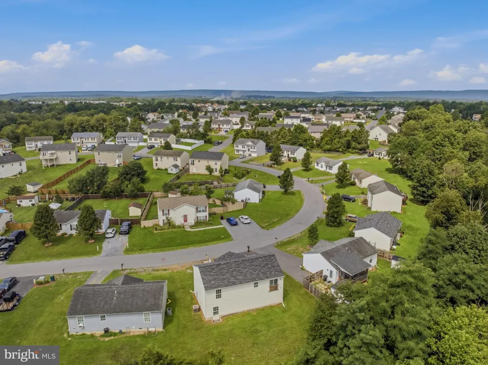 77 EISENHOWER CIRCLE Inwood, WV 25428