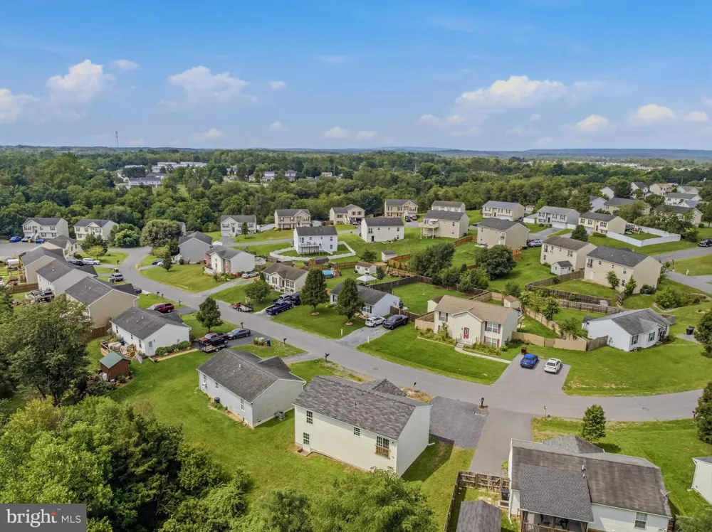 77 EISENHOWER CIRCLE Inwood, WV 25428