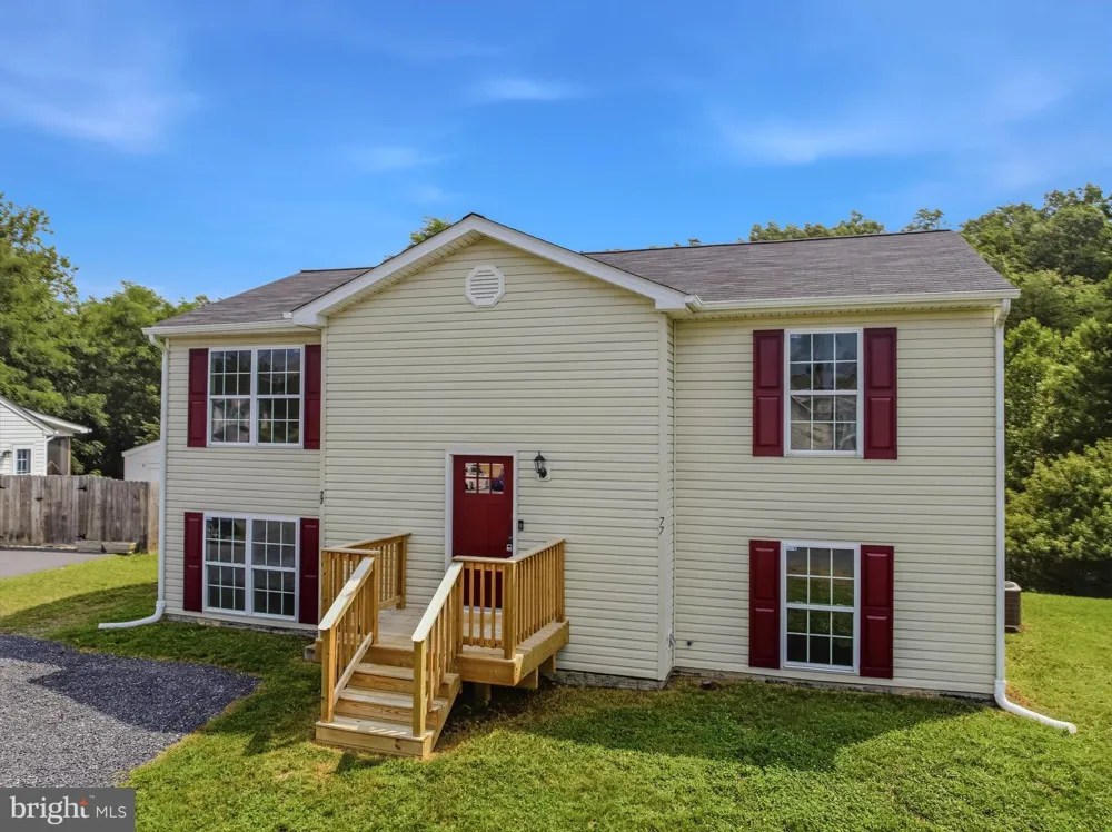 77 EISENHOWER CIRCLE Inwood, WV 25428