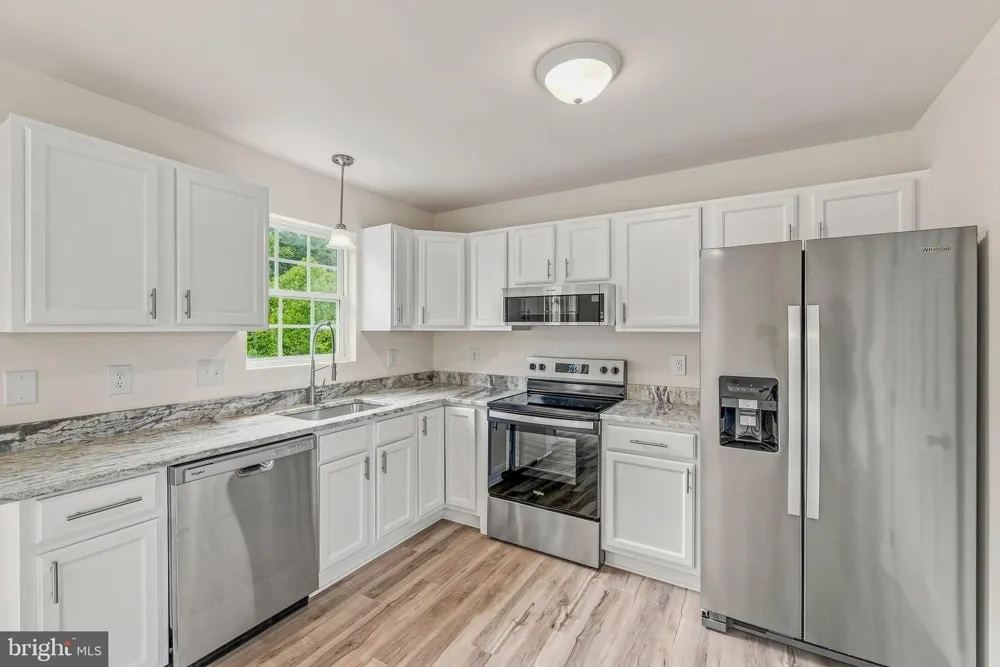 77 EISENHOWER CIRCLE Inwood, WV 25428