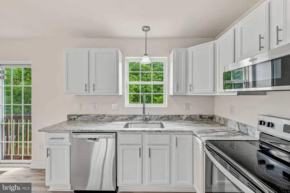 77 EISENHOWER CIRCLE Inwood, WV 25428