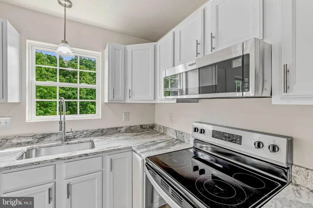 77 EISENHOWER CIRCLE Inwood, WV 25428