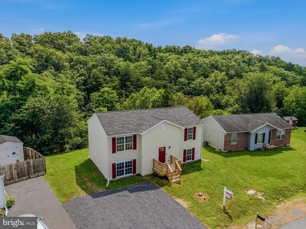 77 EISENHOWER CIRCLE Inwood, WV 25428