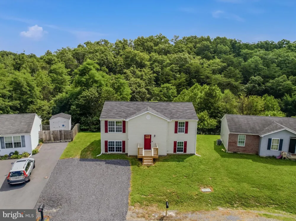 77 EISENHOWER CIRCLE Inwood, WV 25428