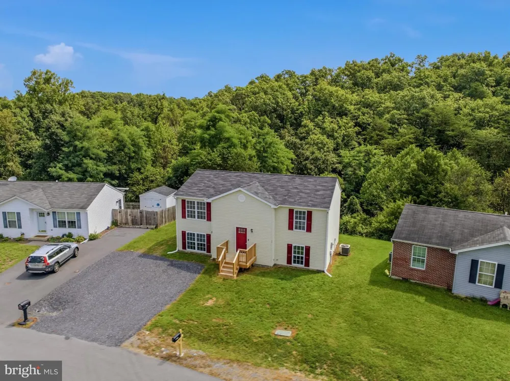 77 EISENHOWER CIRCLE Inwood, WV 25428