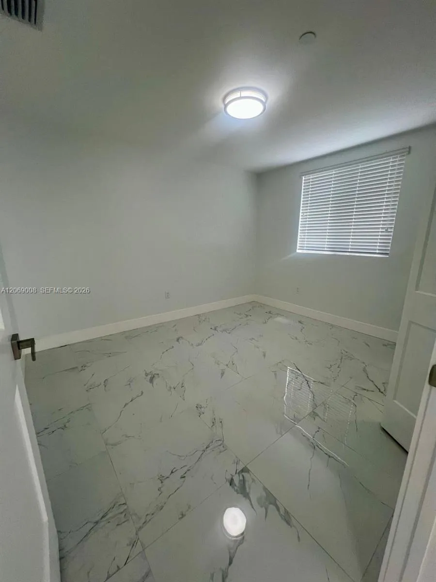 1860 NW 19th St #101 Miami, FL 33125