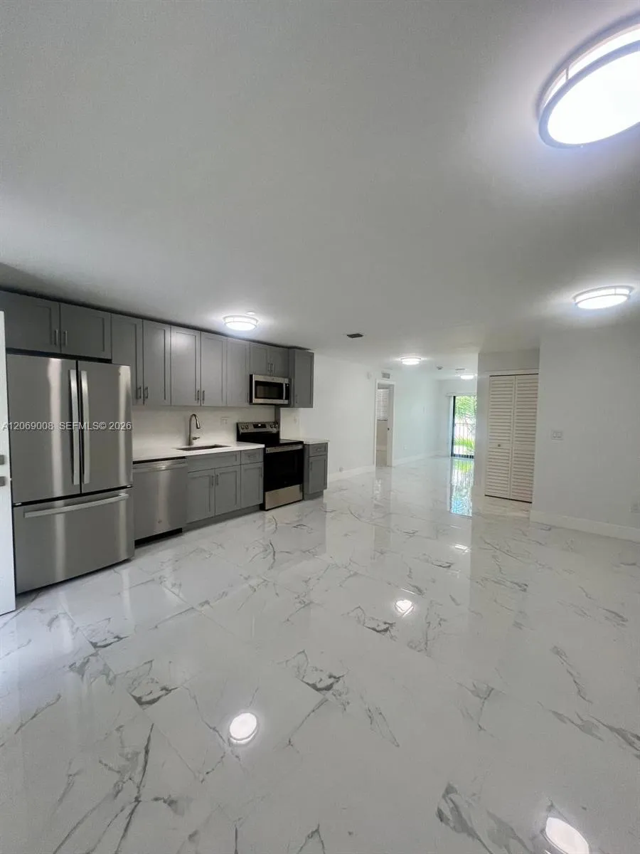 1860 NW 19th St #101 Miami, FL 33125