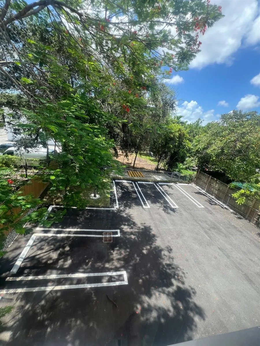 1860 NW 19th St #101 Miami, FL 33125
