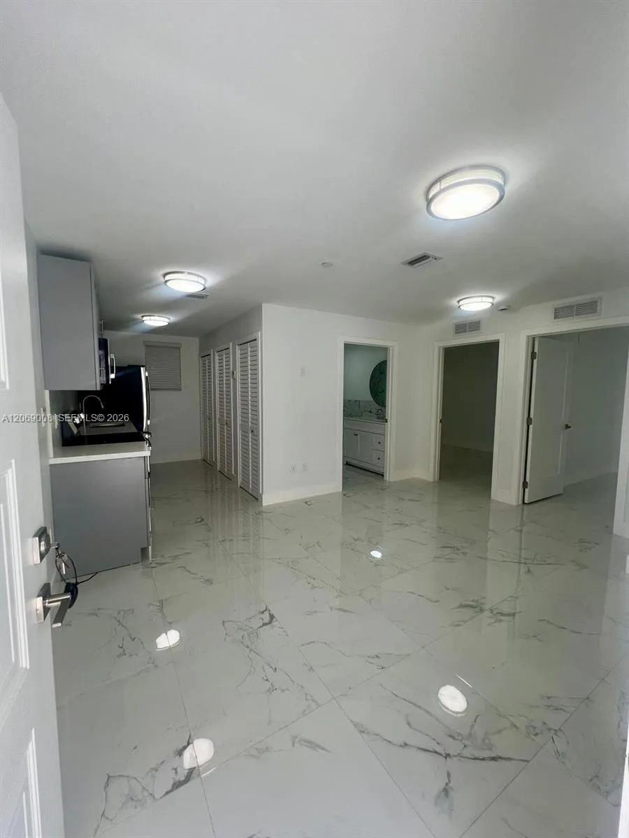 1860 NW 19th St #101 Miami, FL 33125