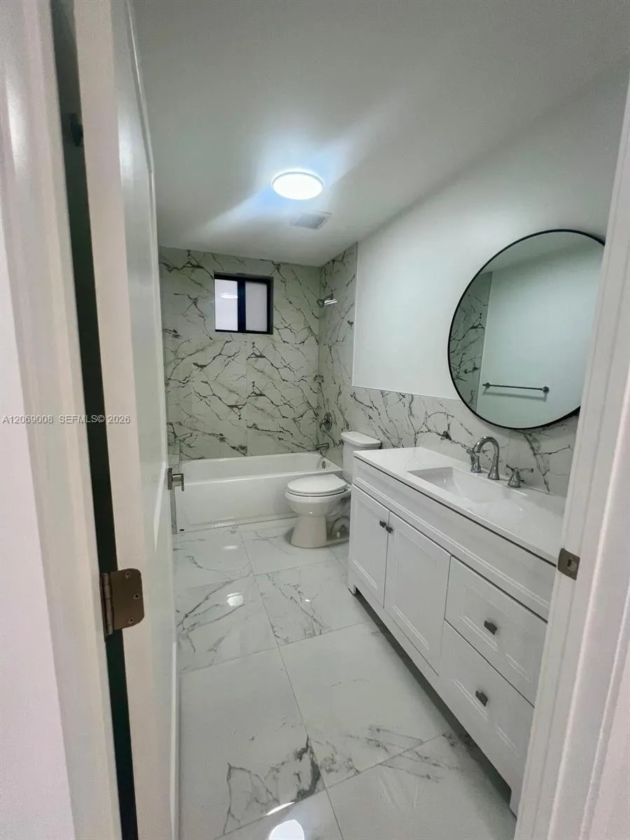1860 NW 19th St #101 Miami, FL 33125