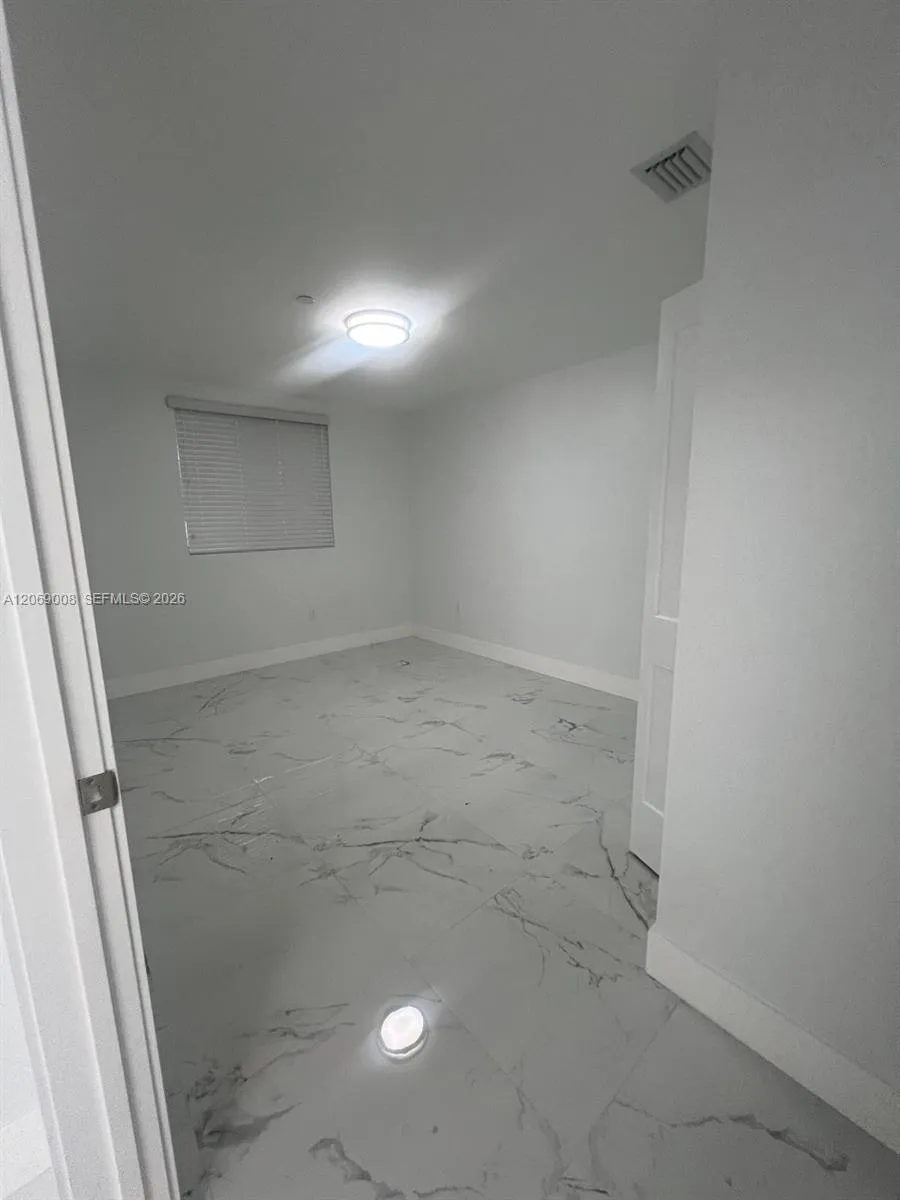 1860 NW 19th St #101 Miami, FL 33125