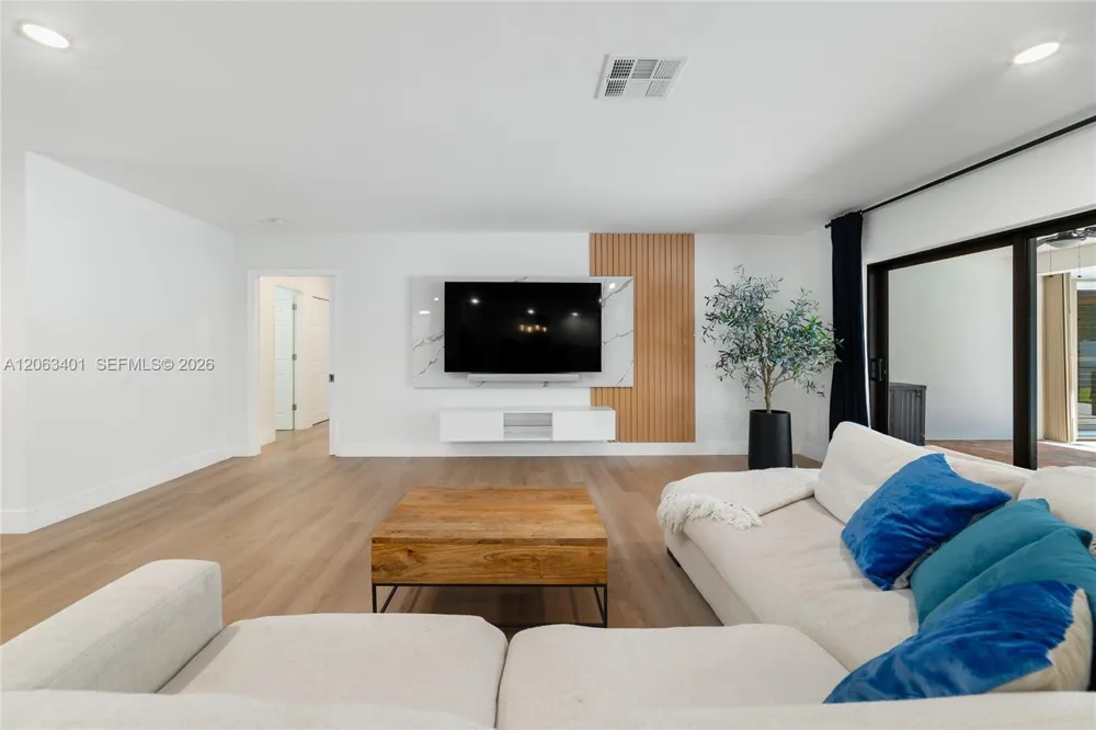 1520 SW 68th Ave Plantation, FL 33317