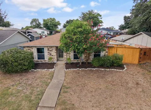 3321 Edgecliff Drive