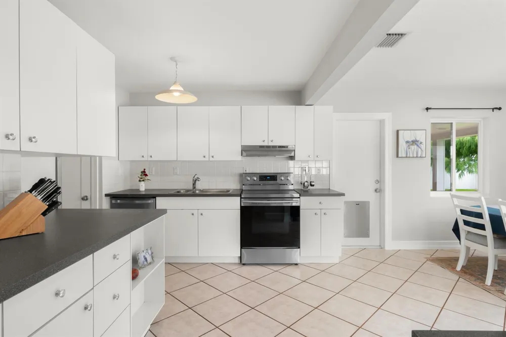 4761 NE 2ND TERRACE Oakland Park, FL 33334